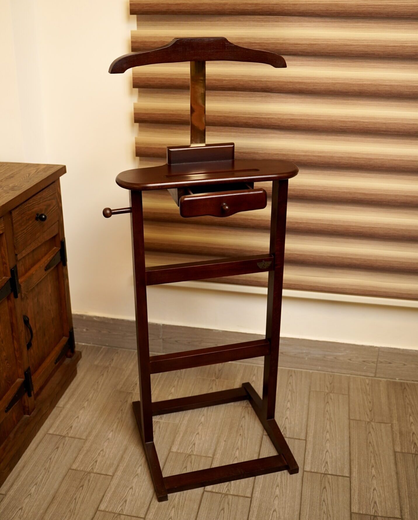 ff3ef9e99f853a54e7fa29aa52418a9a-scaled-e1720689398682.jpg Coat stand - Image 1